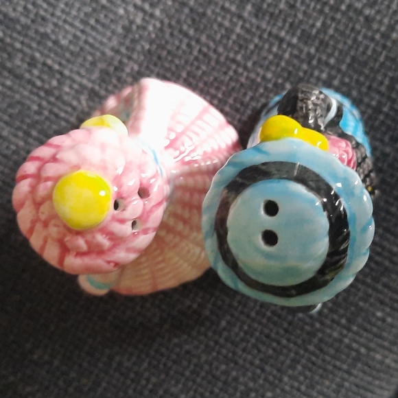 Vintage Pair of Boy & Girl in Yarn String Winter Clothing  Salt/Pepper Shakers - Picture 5 of 9